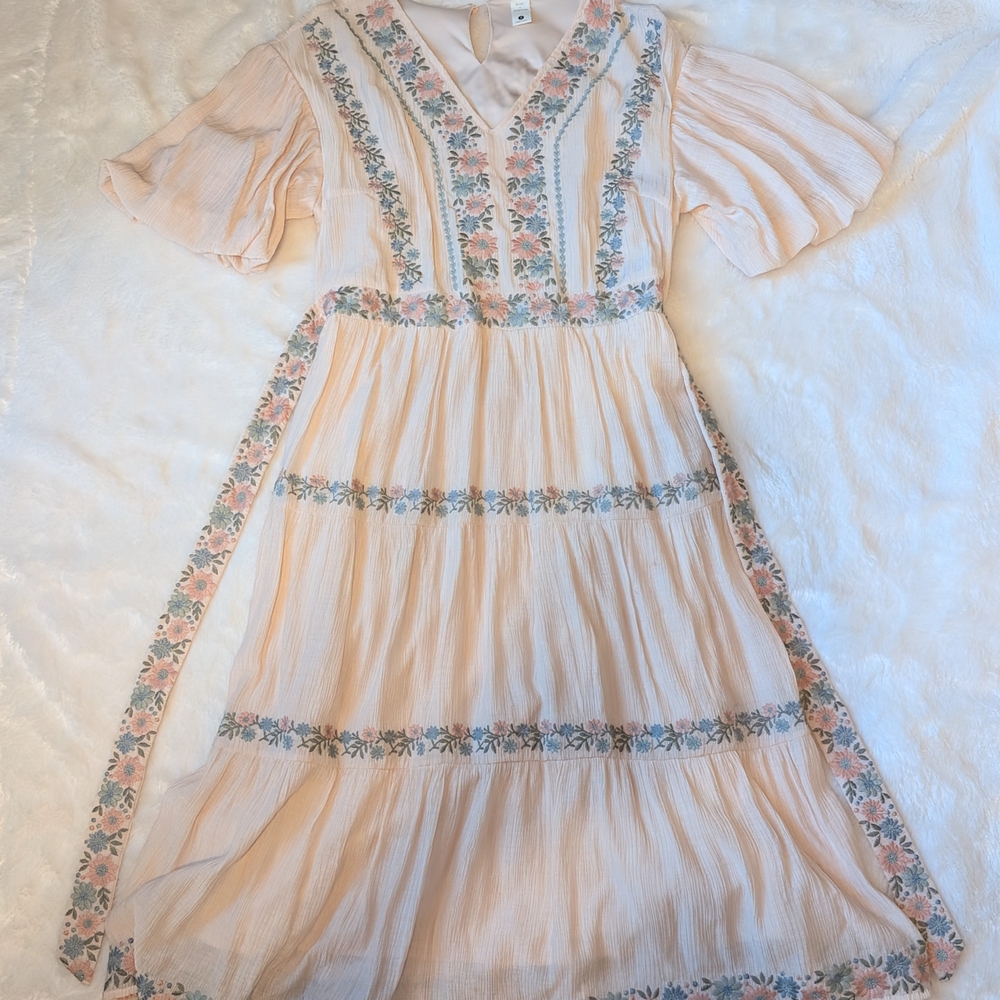 Mimi+Daphne Peach Floral Midi Dress